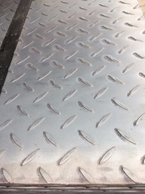 Q235 Ms แผ่นเหล็กเพชร แผ่นเหล็กคาร์บอนเบา แผ่นเหล็กโครงสร้าง Ms แผ่นเหล็กแครบ